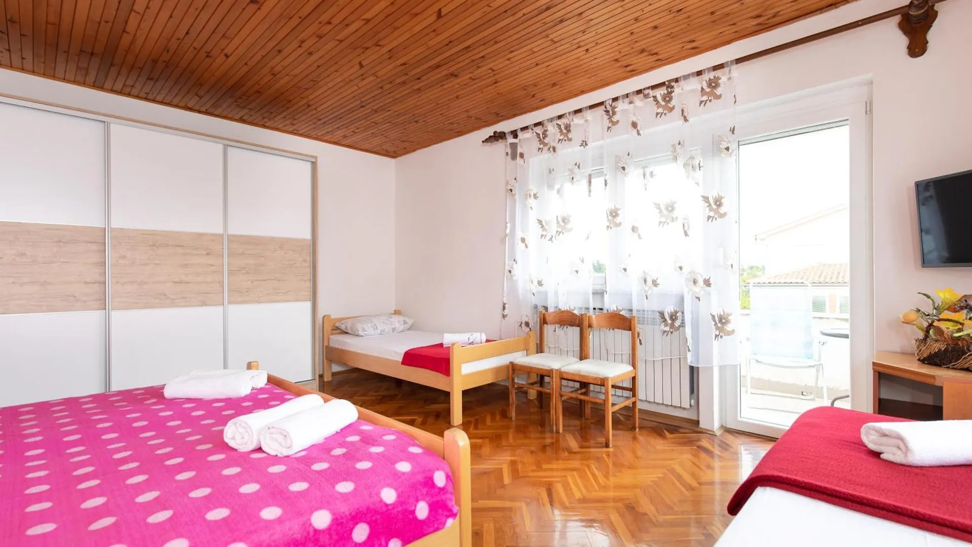 ベッド・アンド・ブレックファスト Bed And Breakfast Ema クルク